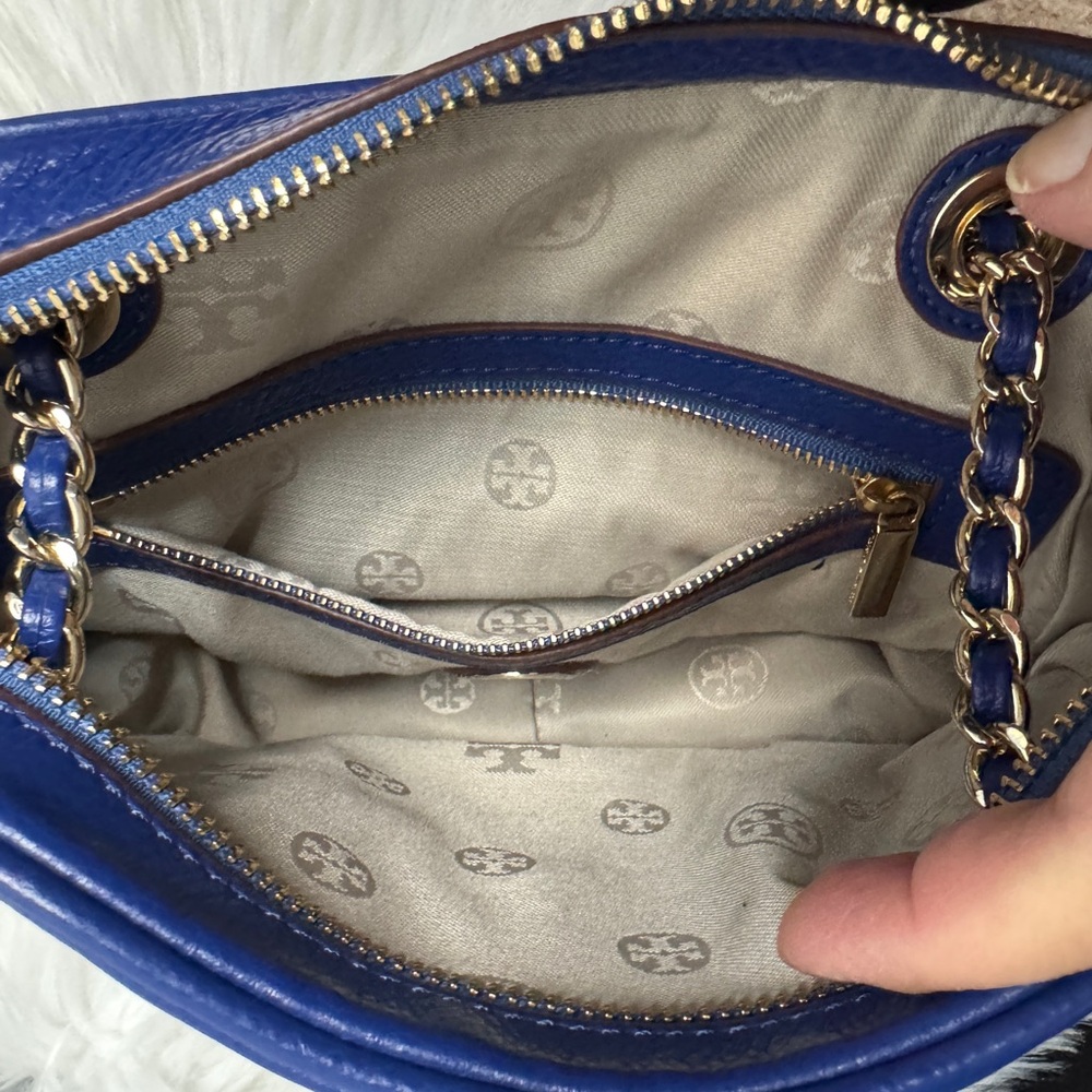 Tory Burch Cobalt Blue Pebbled Leather Chain Crossbody with Tassel - Picture 6 of 11